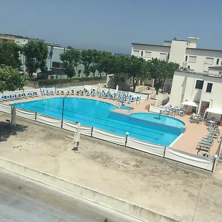 Centro Vacanze La Perla ゲストハウス ベラーリア・イジェア・マリーナ
